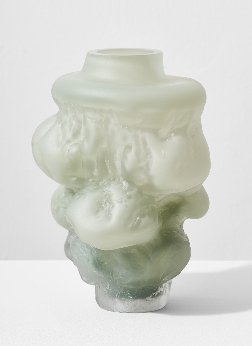 Karolína Kučerová - ESSENCE 1. Sage Frosted Vessel