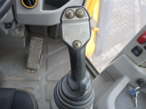 KLOUBOVÝ ČELNÍ NAKLADAČ JCB 437ZX