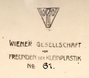 Wiener Kunstkeramische Werkstätte – secesní figurální nástolec