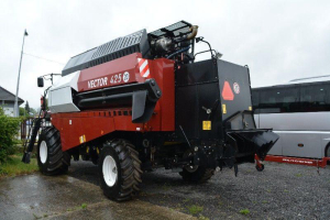 OBILNÝ KOMBAJN ROSTSELMASH VECTOR 425
