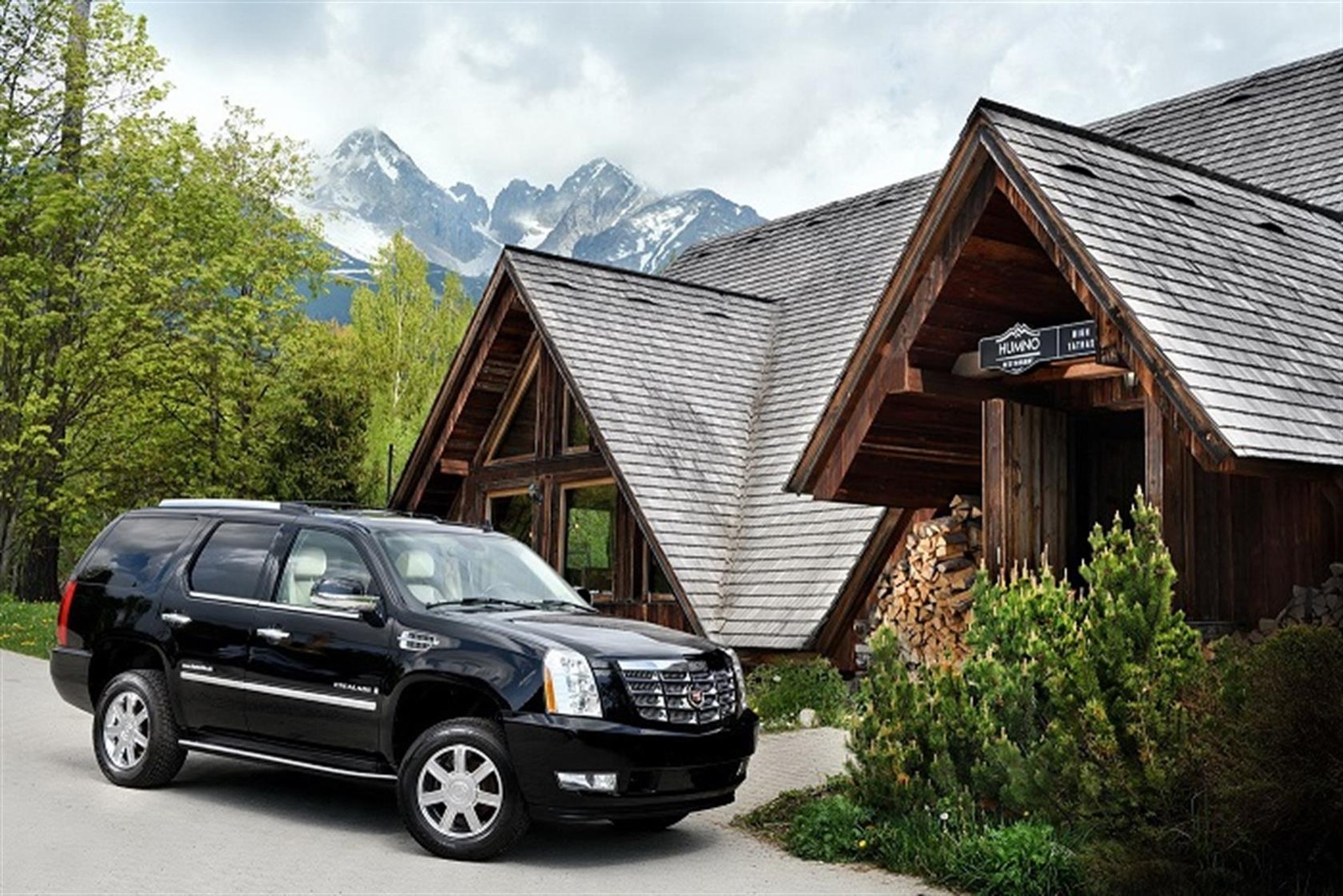 Escalade Cadillac - Cadillac Escalade s podpisom speváčky Madonny v interiéri vozidla (Nulová aukčná prirážka)