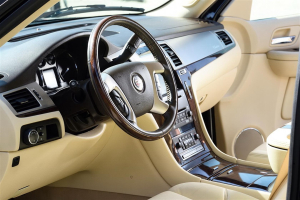 Escalade Cadillac - Cadillac Escalade s podpisom speváčky Madonny v interiéri vozidla (Nulová aukčná prirážka)
