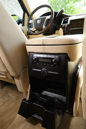 Escalade Cadillac - Cadillac Escalade s podpisom speváčky Madonny v interiéri vozidla (Nulová aukčná prirážka)