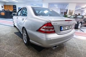 Mercedes-Benz C32 AMG
