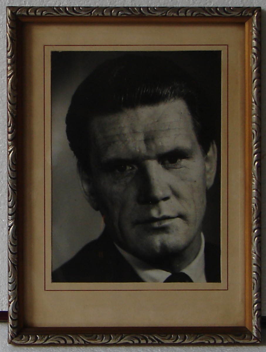 Moučka Jaroslav, podpis na fotografii