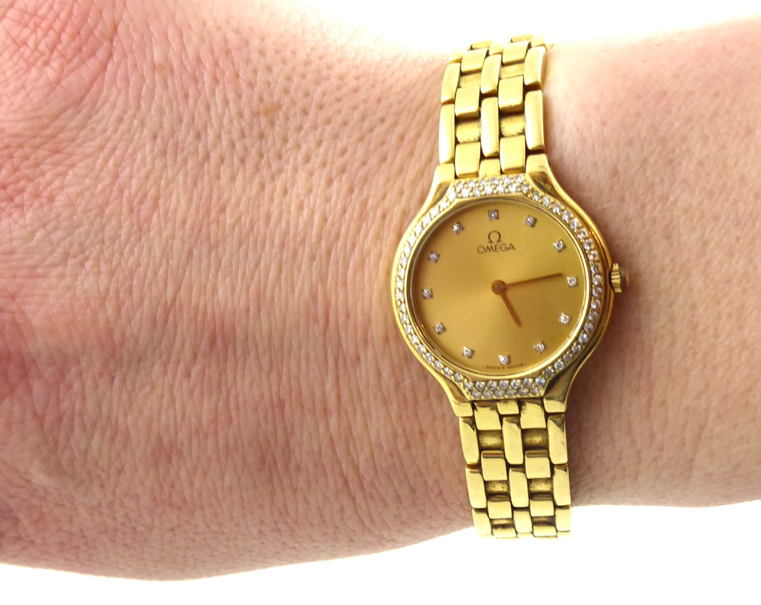 ZLATÉ DÁMSKÉ HODINKY S DIAMANTY - OMEGA DE VILLE SYMBOL