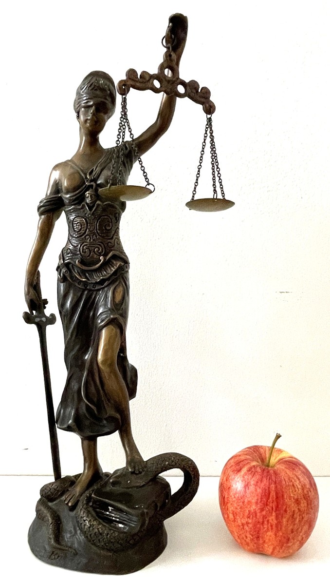 BRONZOVÁ SOCHA JUSTICE - BOHYNĚ SPRAVEDLNOSTI
