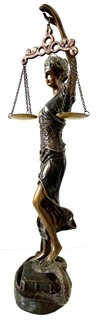 BRONZOVÁ SOCHA JUSTICE - BOHYNĚ SPRAVEDLNOSTI