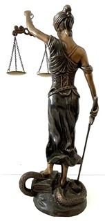 BRONZOVÁ SOCHA JUSTICE - BOHYNĚ SPRAVEDLNOSTI