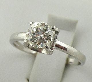 PRSTEN SE SOLITÉRNÍM PŘÍRODNÍM DIAMANTEM - 0,9 CT