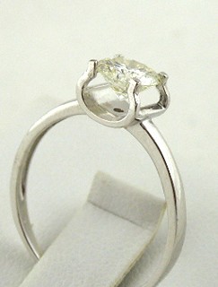 PRSTEN SE SOLITÉRNÍM PŘÍRODNÍM DIAMANTEM - 0,9 CT