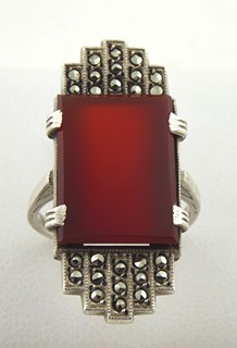 ART DECO STŘÍBRNÝ PRSTEN S PŘÍRODNÍM KARNEOLEM A MARKAZITY