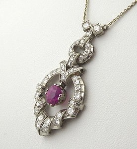 SKVOSTNÝ ART DECO NÁHRDELNÍK S RUBÍNEM A DIAMANTY - KERLITZKY, PRAHA