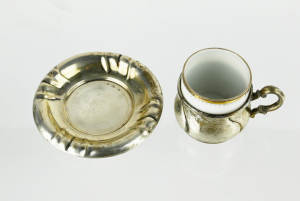 Stříbrný servis s porcelánovými šálky
