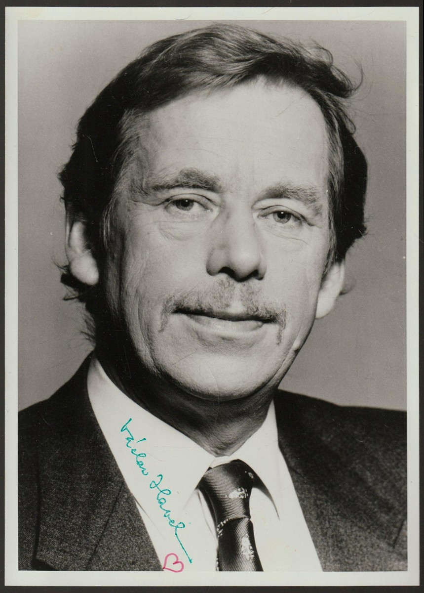 Václav Havel (1936 - 2011) - Signovaná fotografie Václava Havla