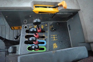 JCB HMV 3185 FASTRAC KOLOVÝ TRAKTOR