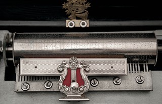 Švýcarský válcový hrací stroj "Victoria" Forte-Piccolo-Zither s výměnnými válci