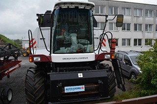 OBILNÝ KOMBAJN ROSTSELMASH VECTOR 425