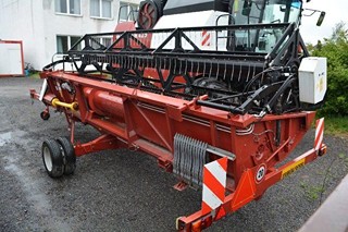 OBILNÝ KOMBAJN ROSTSELMASH VECTOR 425