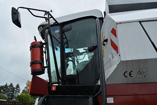 OBILNÝ KOMBAJN ROSTSELMASH VECTOR 425