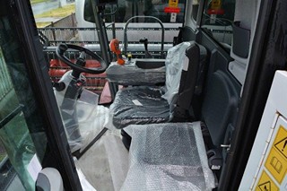 OBILNÝ KOMBAJN ROSTSELMASH VECTOR 425