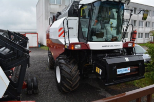 OBILNÝ KOMBAJN ROSTSELMASH VECTOR 425