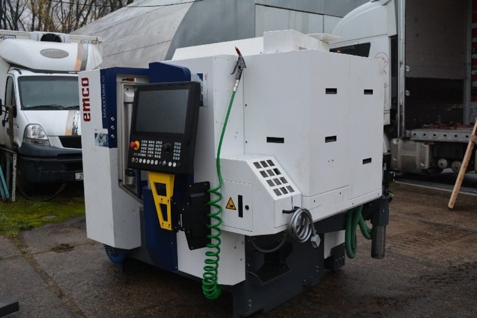 OBRÁBĚCÍ STROJ CNC EMCO S PŘÍSLUŠENSVÍM