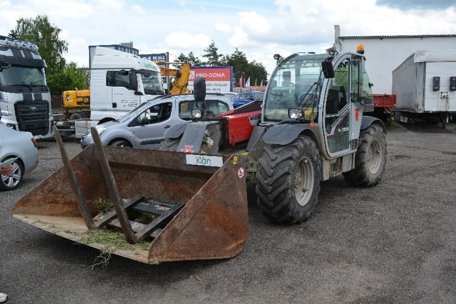 MASSEY FERGUSON TELESKOPICKÝ MANIPULÁTOR+VIDLE