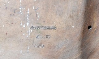 Maresch Johann (1821-1914) - MUSTERSCHUTZ reliéfní talíř 44 cm - žena se slunečníkem a psem