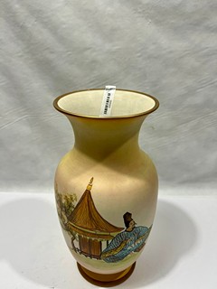 Stará japonská porcelánová váza