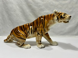 Starý porcelánový tygr značky Royal Dux