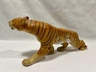 St. porcelánová socha tygra od Royal Dux
