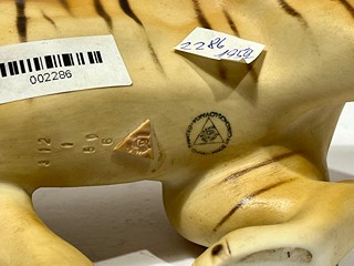 St. porcelánová socha tygra od Royal Dux