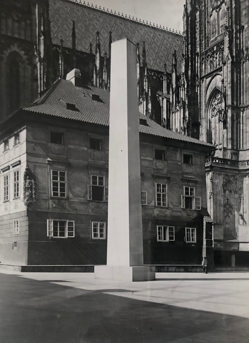 Šťastný Bohumil - Obelisk na Pražském hradě
