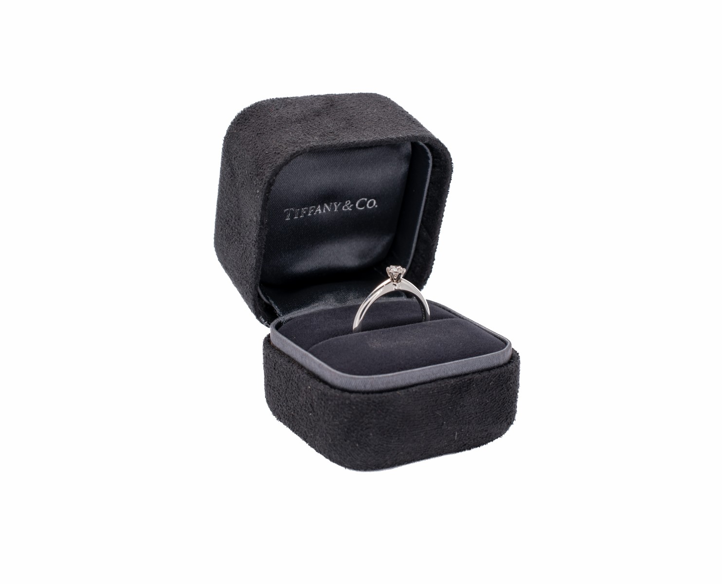 Platinový prsten s diamantem, Tiffany & Co., původní etuje
