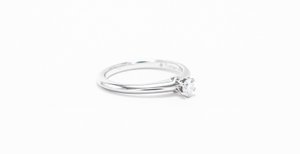 Platinový prsten s diamantem, Tiffany & Co., původní etuje