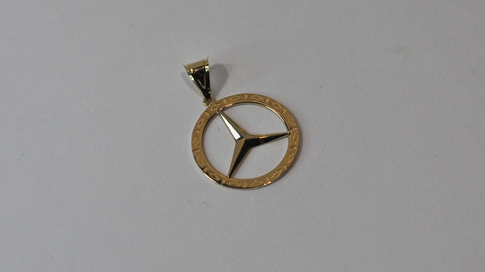 zlatý přívěšek 14kt mercedes