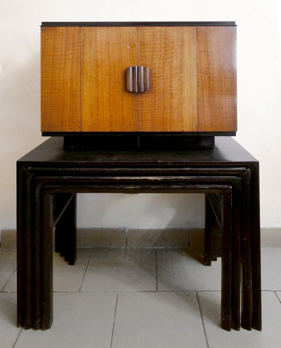 Stylový domácí bar na dřevěné podstavě, ve stylu ART DECO