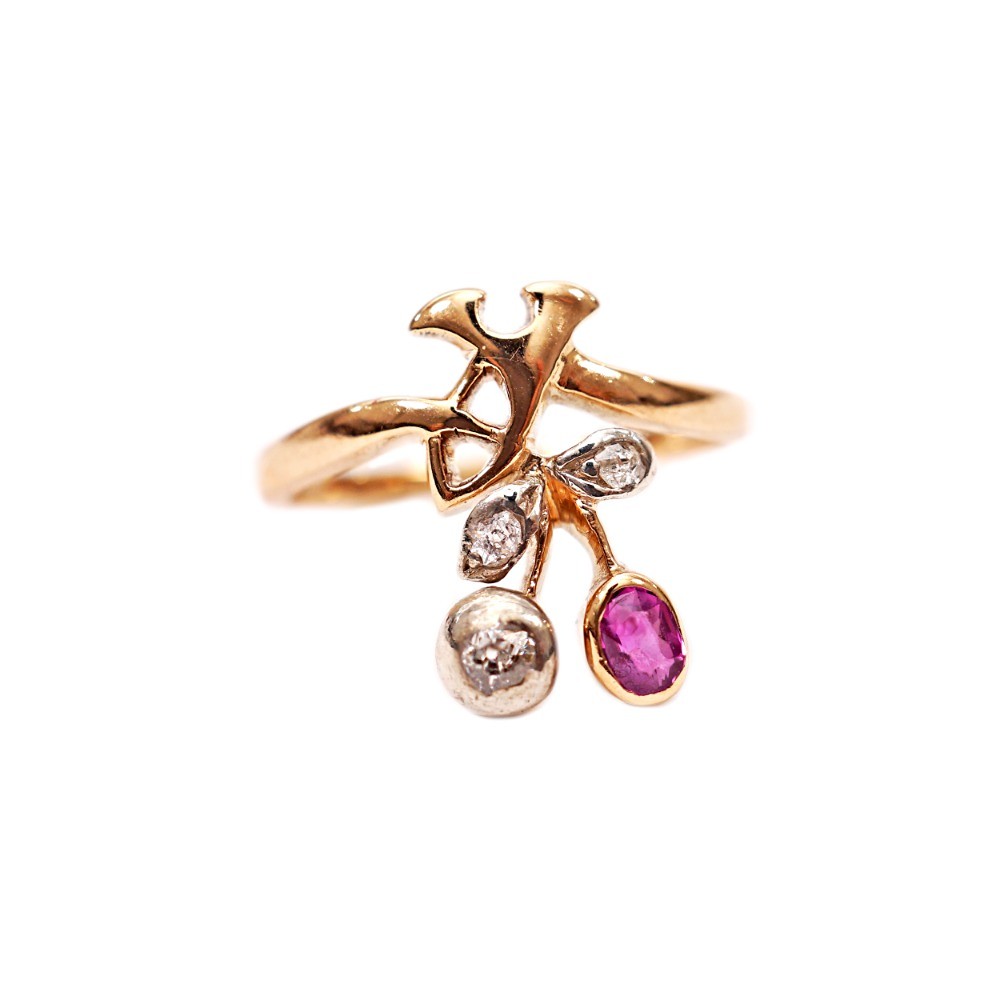 Zlatý prsten s brilianty a přírodním rubínem