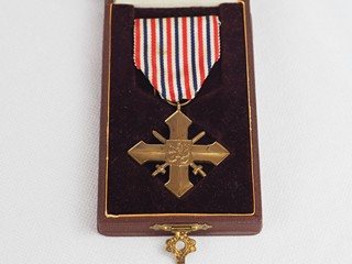 Československý válečný kříž 1939 v etuji