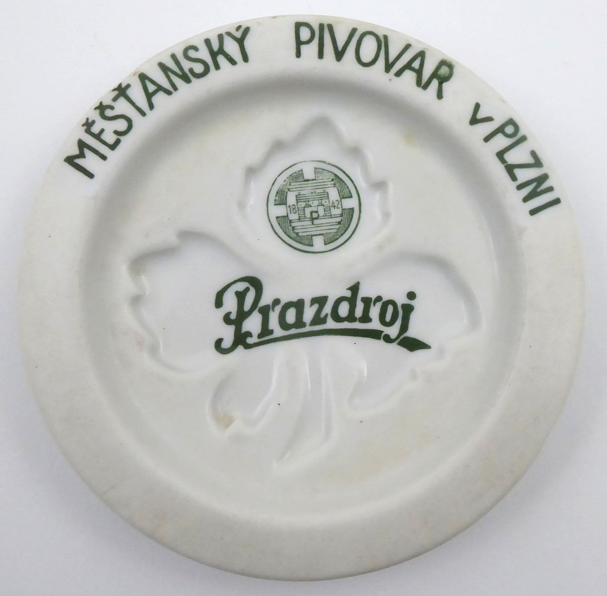 PORCELÁNOVÝ PIVNÍ PODTÁCEK "PRAZDROJ"