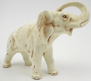 SLON SE ZDVIŽENÝM CHOBOTEM - ROYAL DUX, DUCHCOV