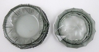 ART DECO DÓZA Z KOUŘOVÉHO SKLA - RUDOLF HLOUŠEK, ŽELEZNÝ BROD