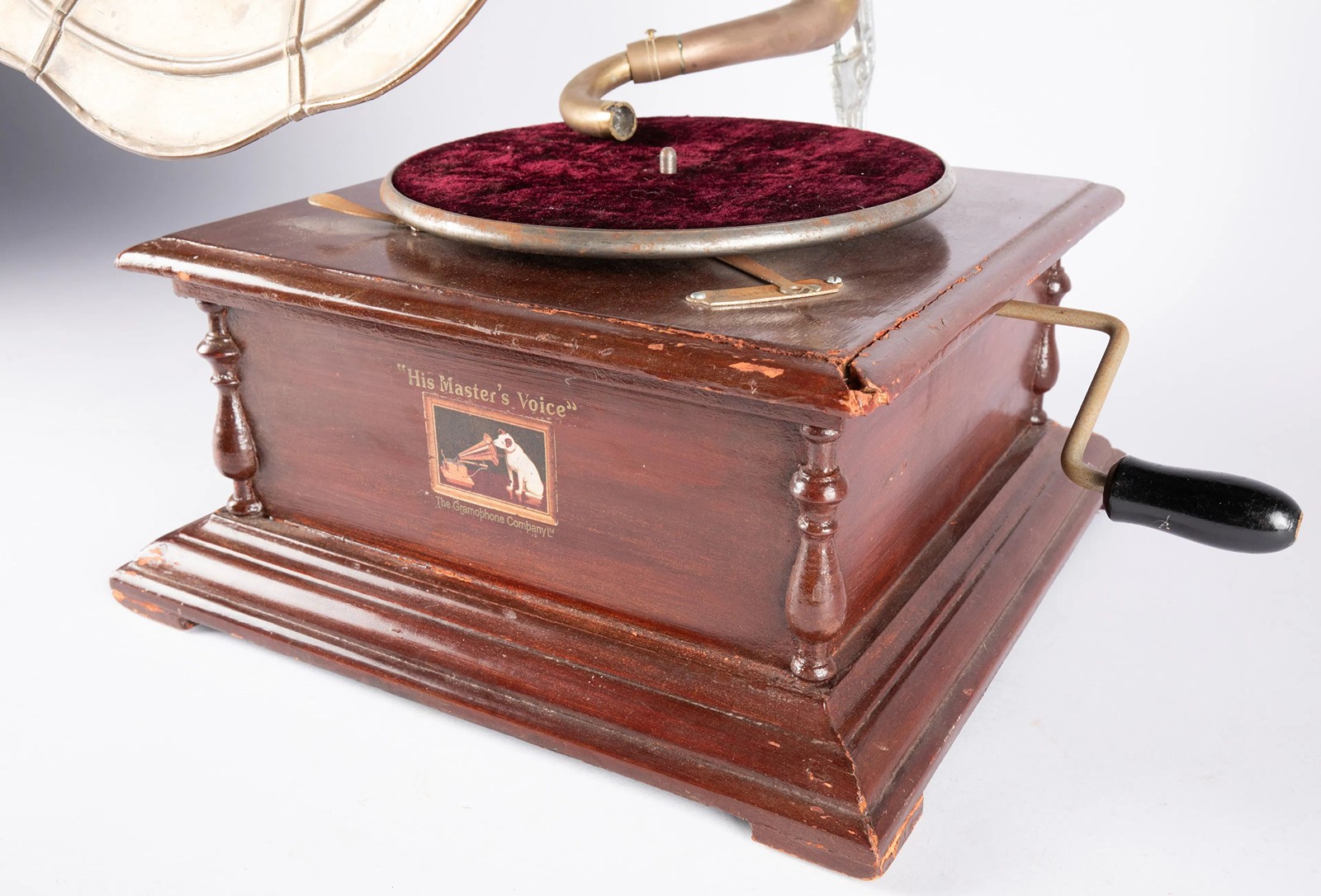 Gramofon značky His Master's Voice