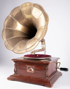 Gramofon značky His Master's Voice