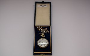 Kapesní hodinky Doxa 1965 s řetízkem v originální krabičce