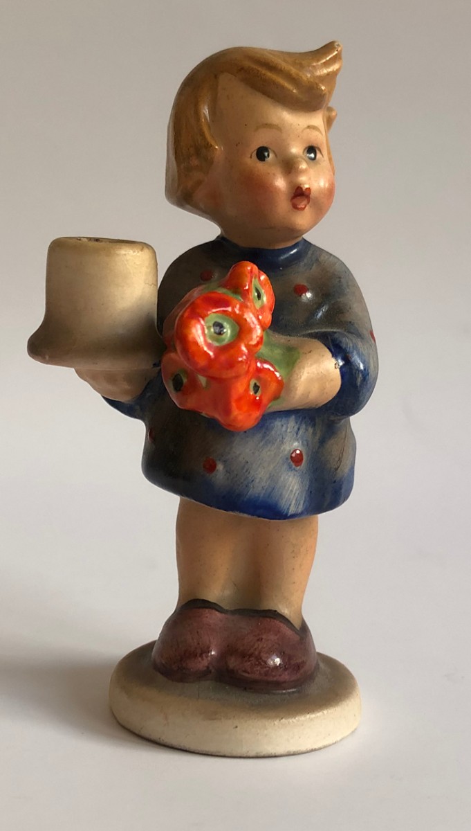 Figurka M.J.Hummel  |  W.Goebel  |  Holčička s květinami