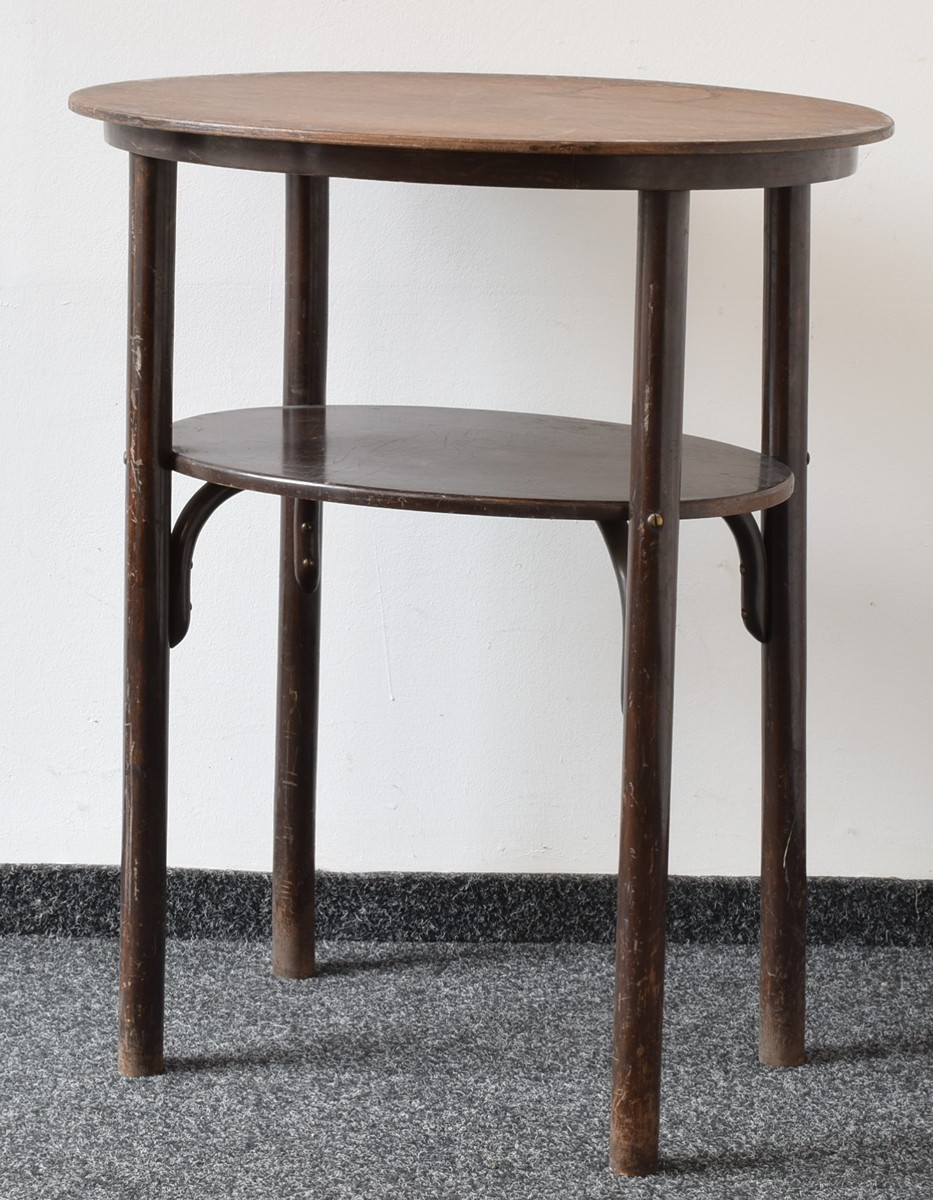 Oválný odkládací stolek Thonet