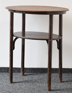 Oválný odkládací stolek Thonet