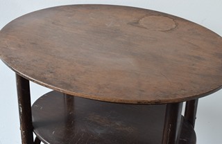 Oválný odkládací stolek Thonet